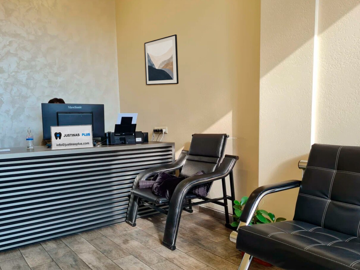 Reception and waiting area inside Justinas Plus dental office